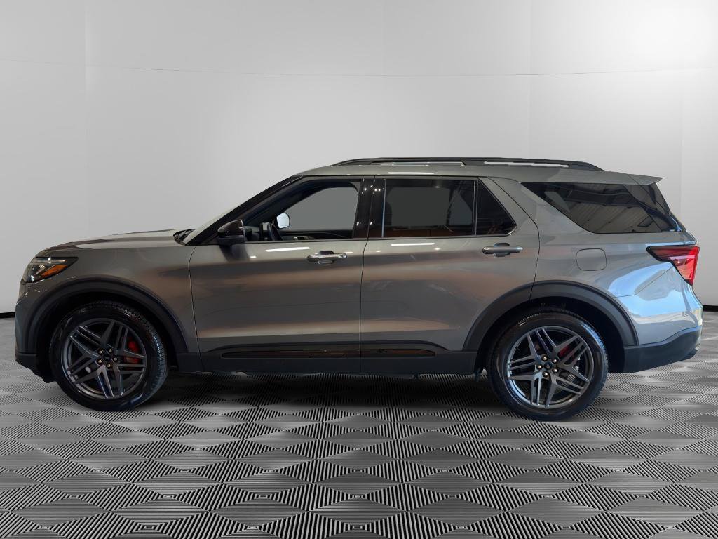 Used 2026 Ford Explorer ST AWD/4WD image 2