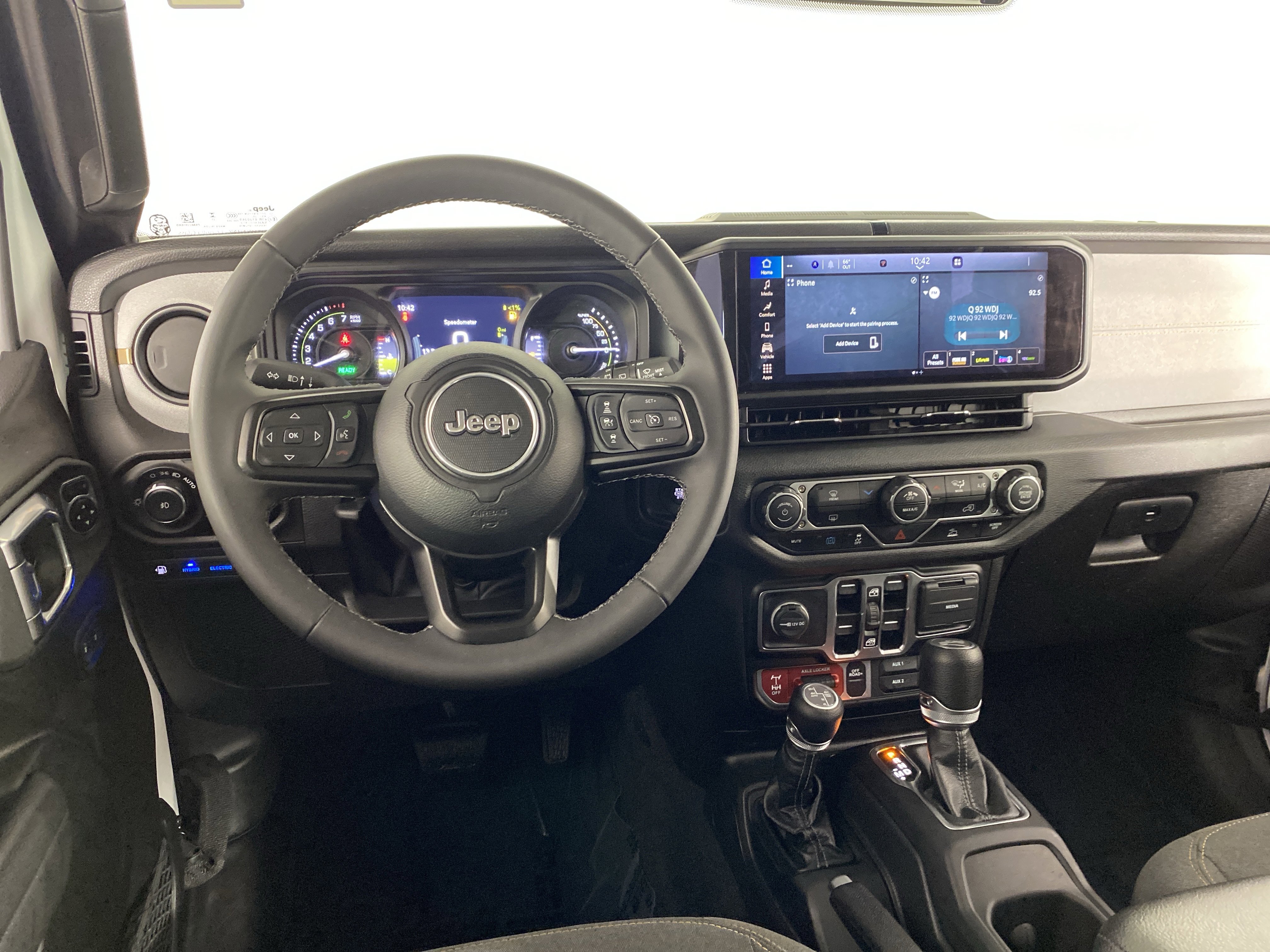 Used 2025 Jeep Wrangler Willys AWD/4WD image 35