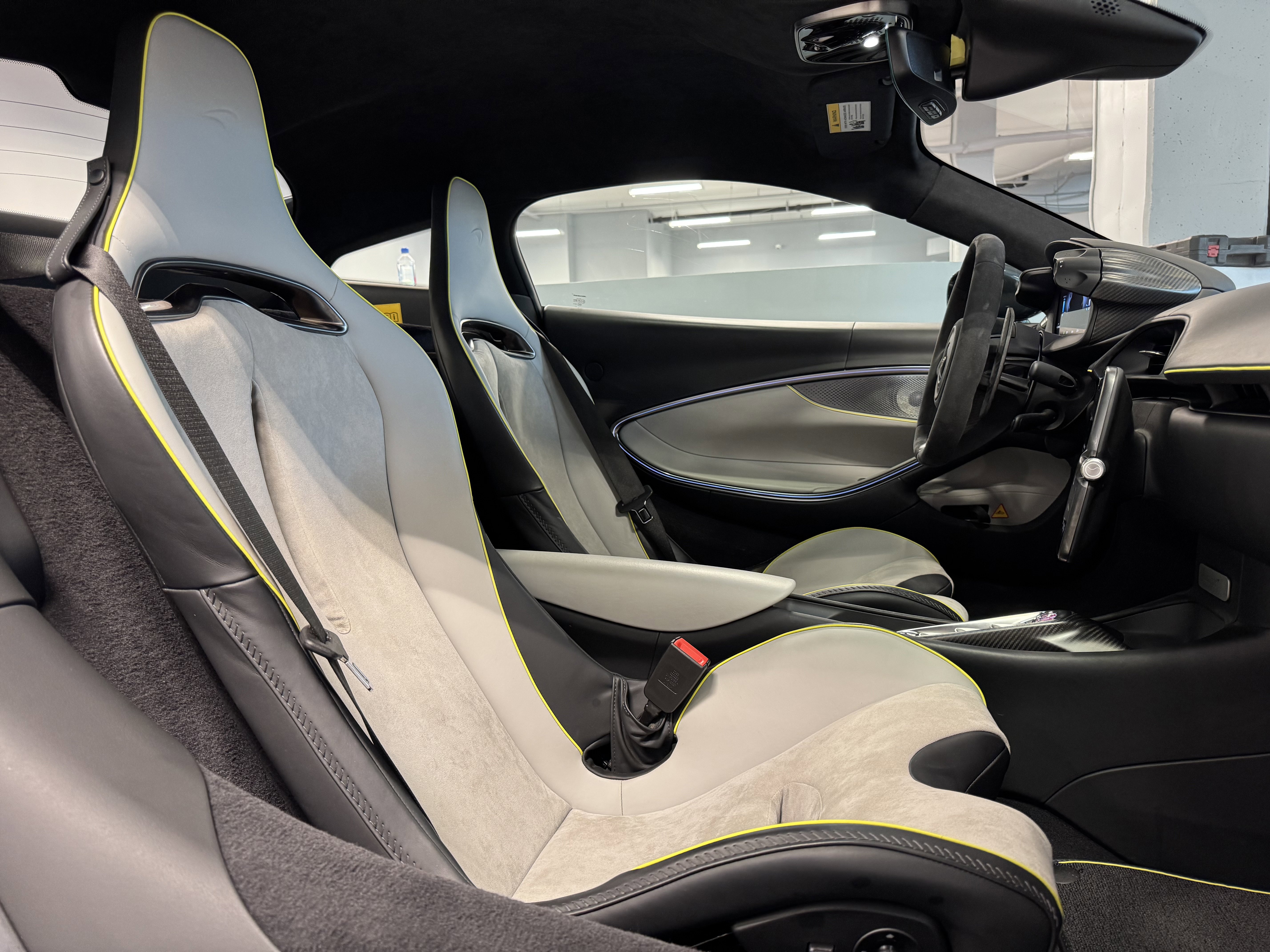 Used 2023 McLaren Artura image 14