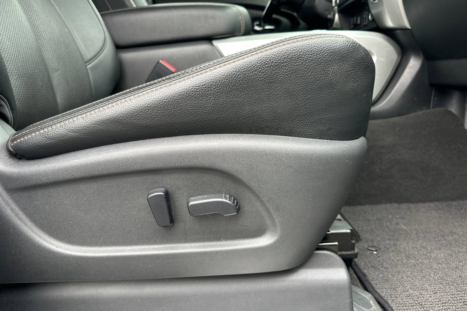 Used 2018 Nissan Titan SL w/ Chrome Package image 22