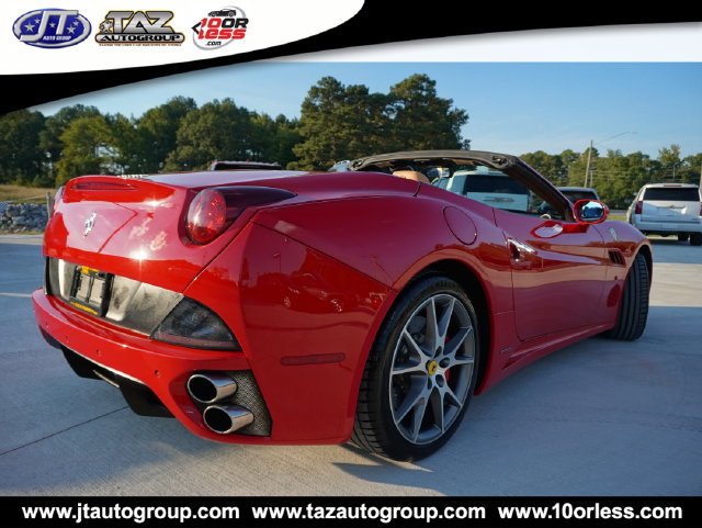 Used 2014 Ferrari California RWD image 11