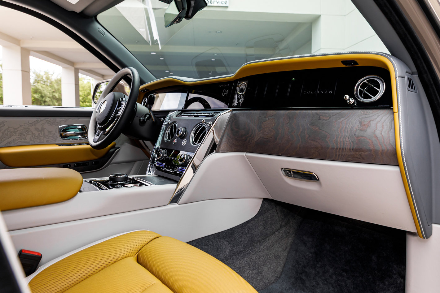 Certified 2025 Rolls-Royce Cullinan AWD/4WD image 45