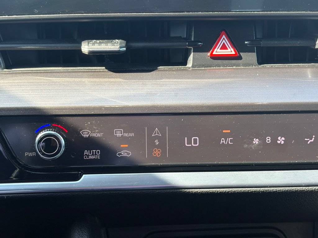 Used 2025 Kia Sportage EX FWD image 25