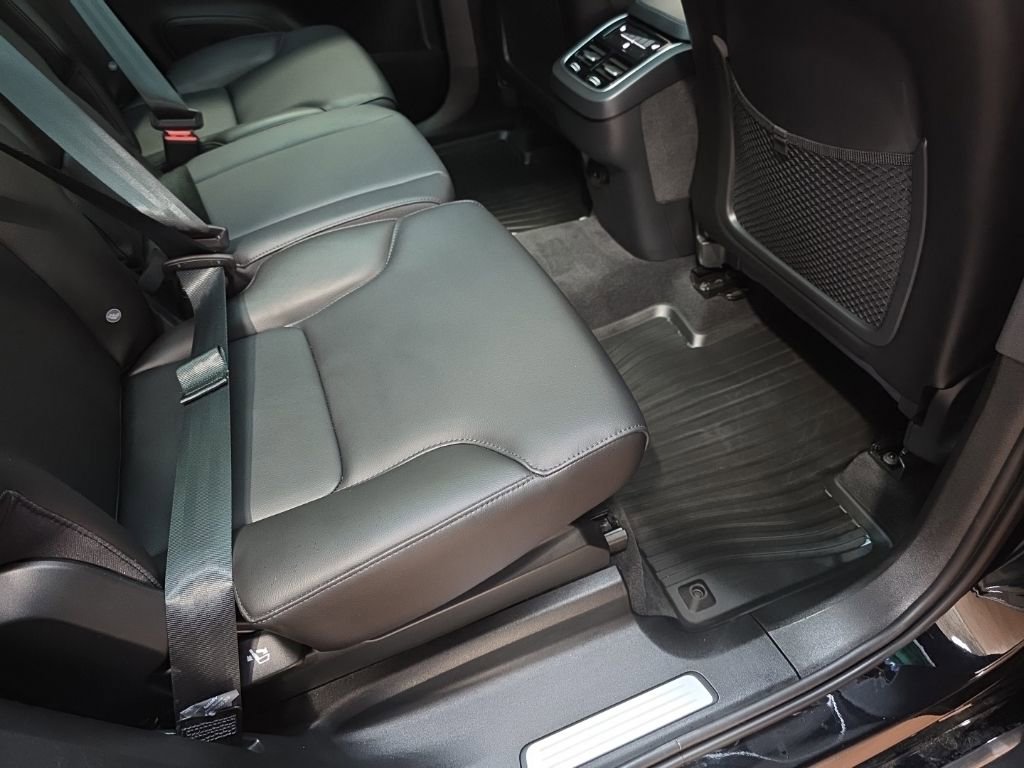 Used 2024 Volvo XC90 B5 Core image 11