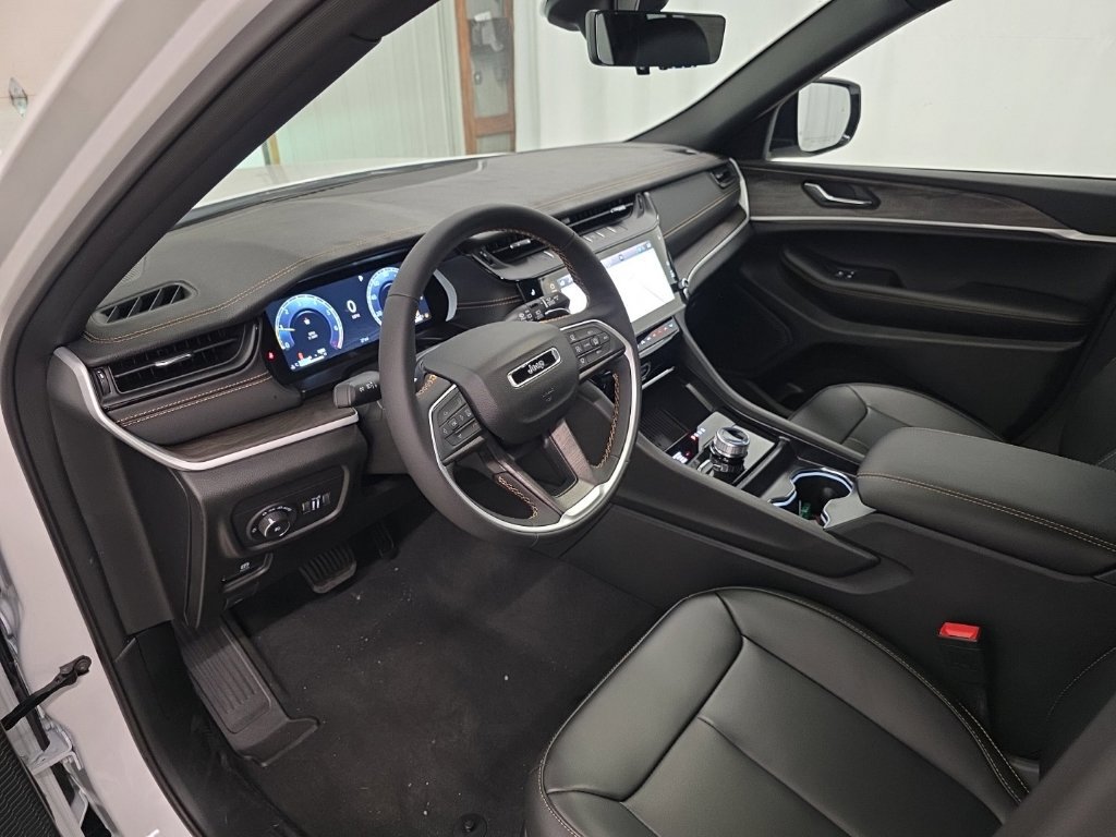 New 2026 Jeep Grand Cherokee Limited AWD/4WD image 14