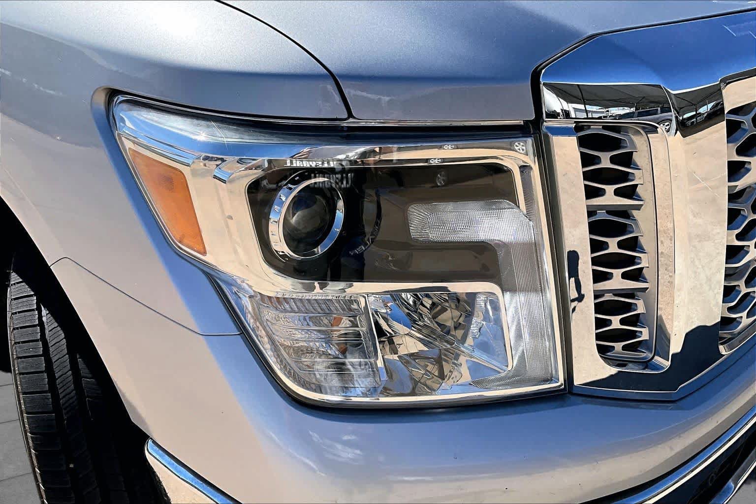 Used 2017 Nissan Titan SL AWD/4WD image 27