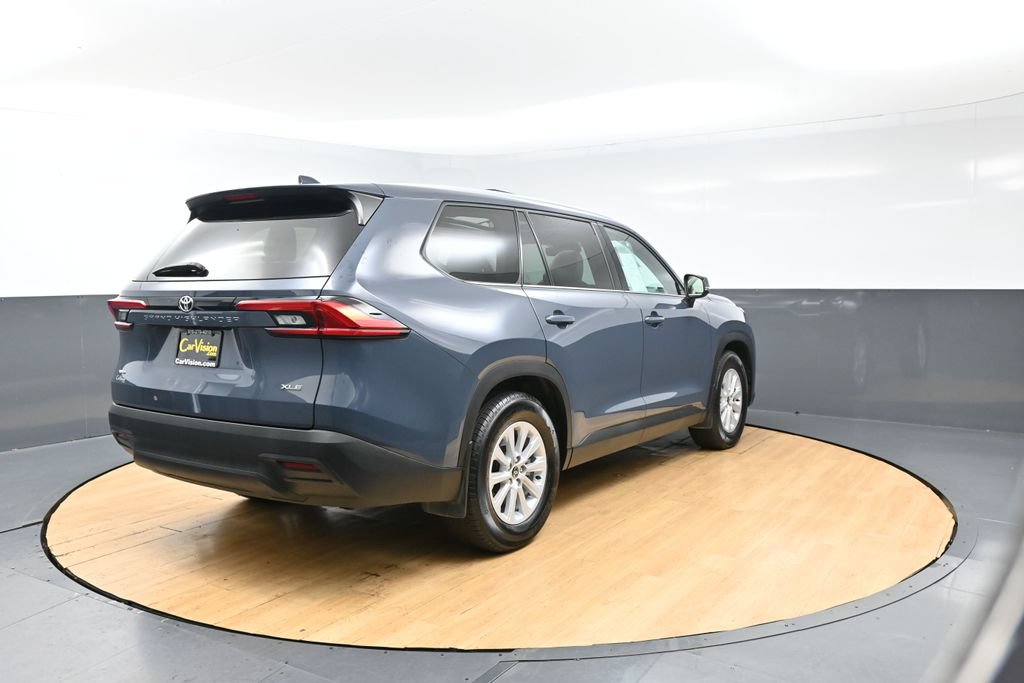 Used 2024 Toyota Grand Highlander AWD image 3
