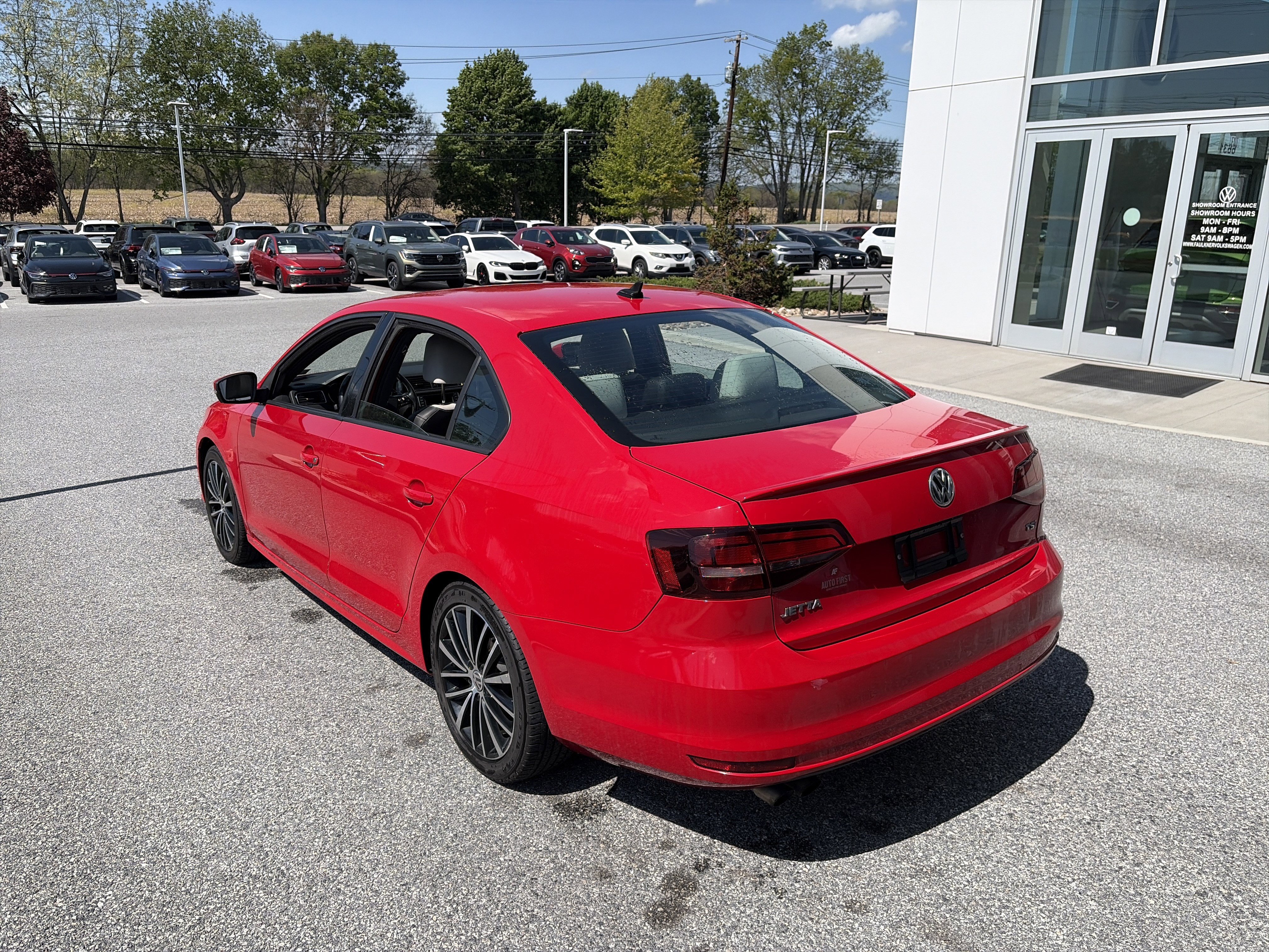 Used 2016 Volkswagen Jetta Sport w/ Lighting Package FWD image 7