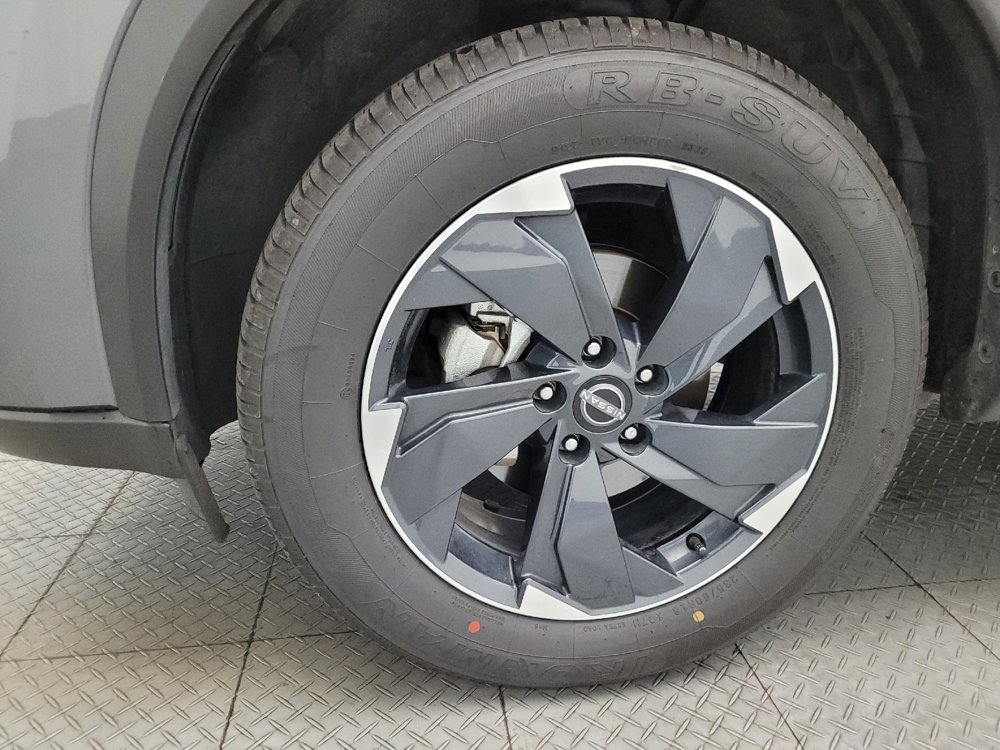 Used 2024 Nissan Rogue SV image 31