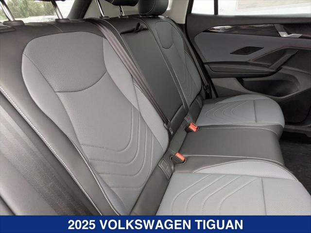 New 2025 Volkswagen Tiguan SE AWD/4WD image 18