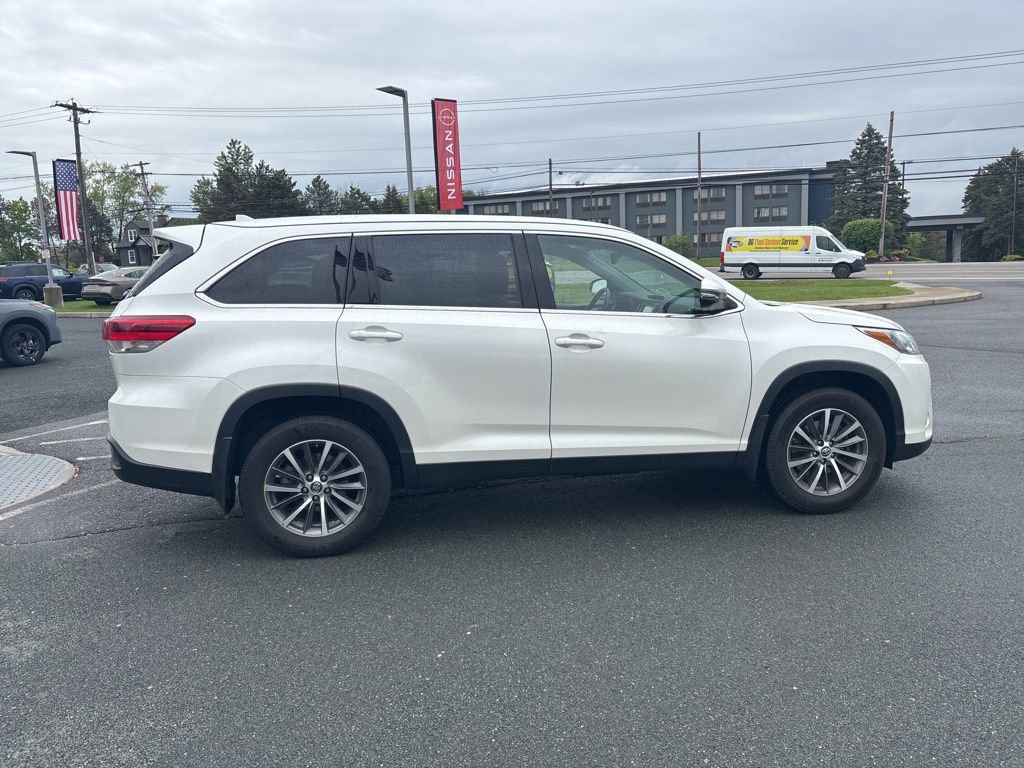 Used 2019 Toyota Highlander XLE AWD/4WD image 8
