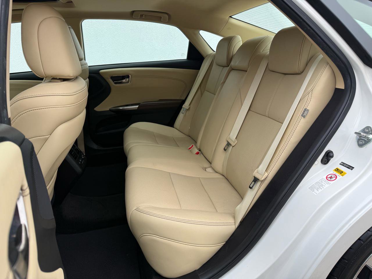 Used 2015 Toyota Avalon Limited w/ Technology Package image 4