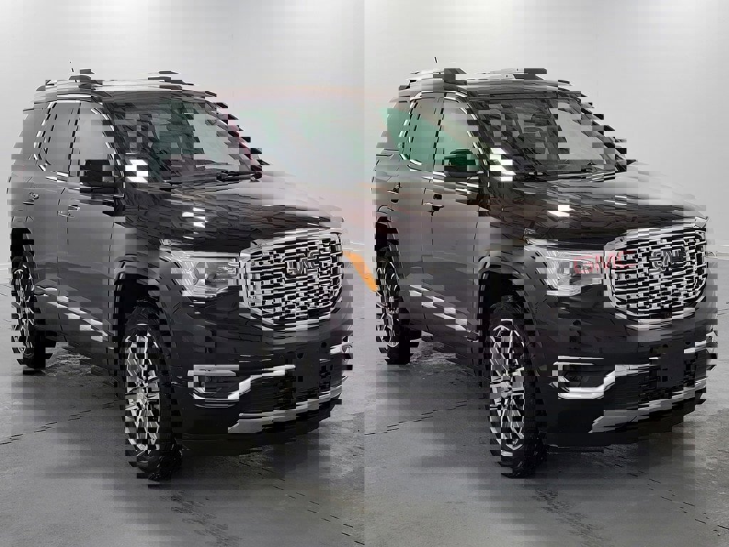 Used 2018 GMC Acadia Denali w/ Technology Package image 2