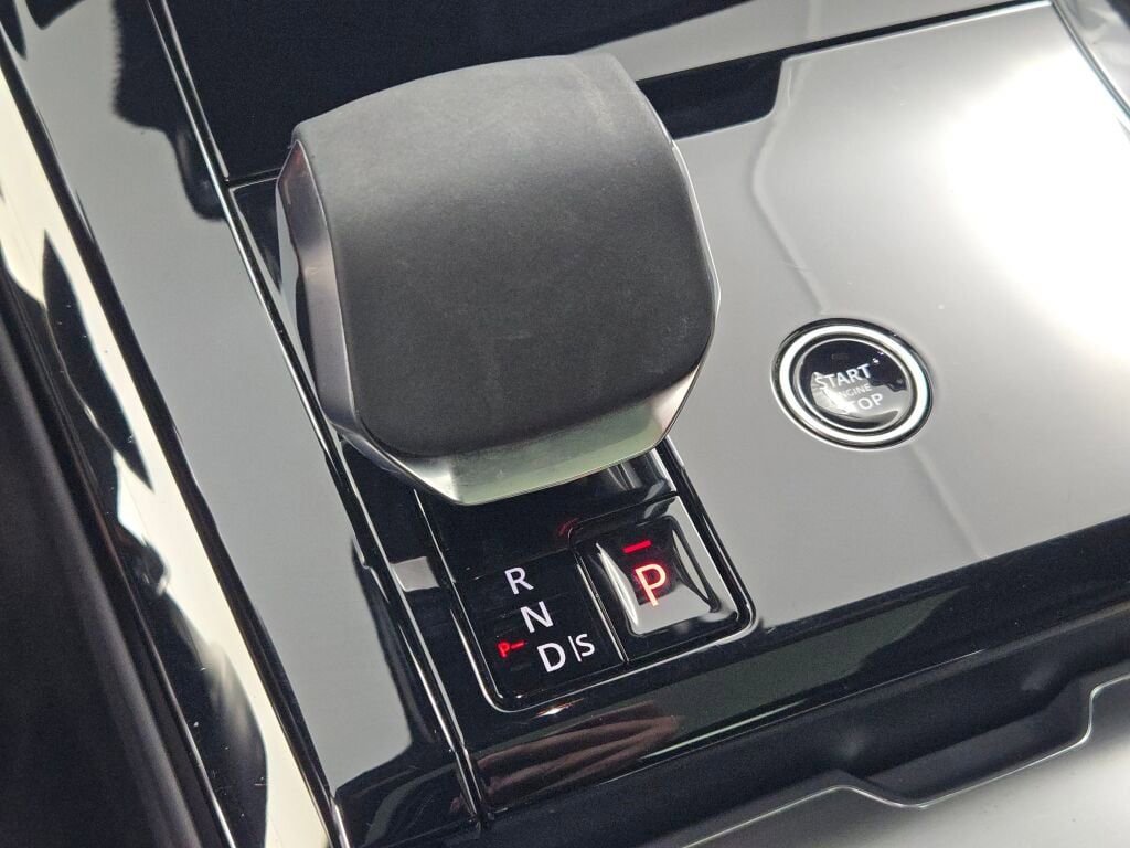 Used 2024 Land Rover Range Rover Sport Dynamic SE image 32