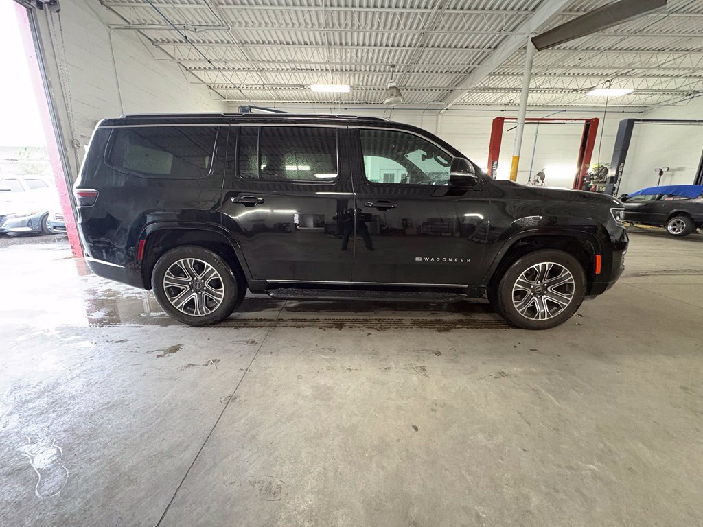 Used 2025 Jeep Wagoneer Series II w/ 8-Passenger Seating Package AWD/4WD image 2