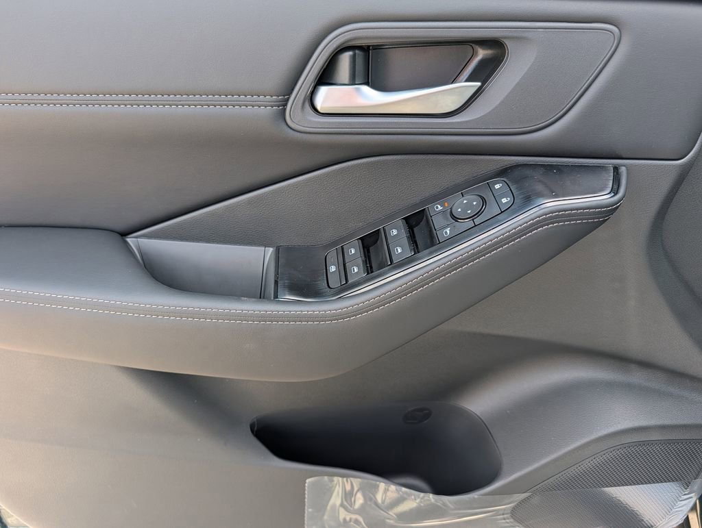 New 2026 Nissan Rogue SV AWD/4WD image 14