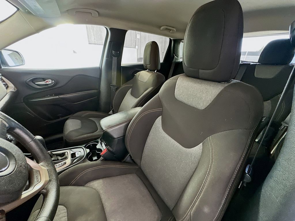 Used 2016 Jeep Cherokee Sport FWD image 20