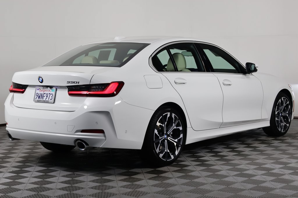 Certified 2026 BMW 330i Sedan w/ Premium Package RWD image 4