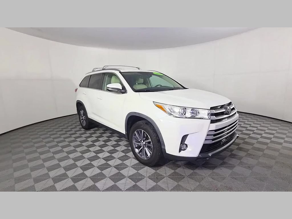 Used 2019 Toyota Highlander XLE FWD image 34