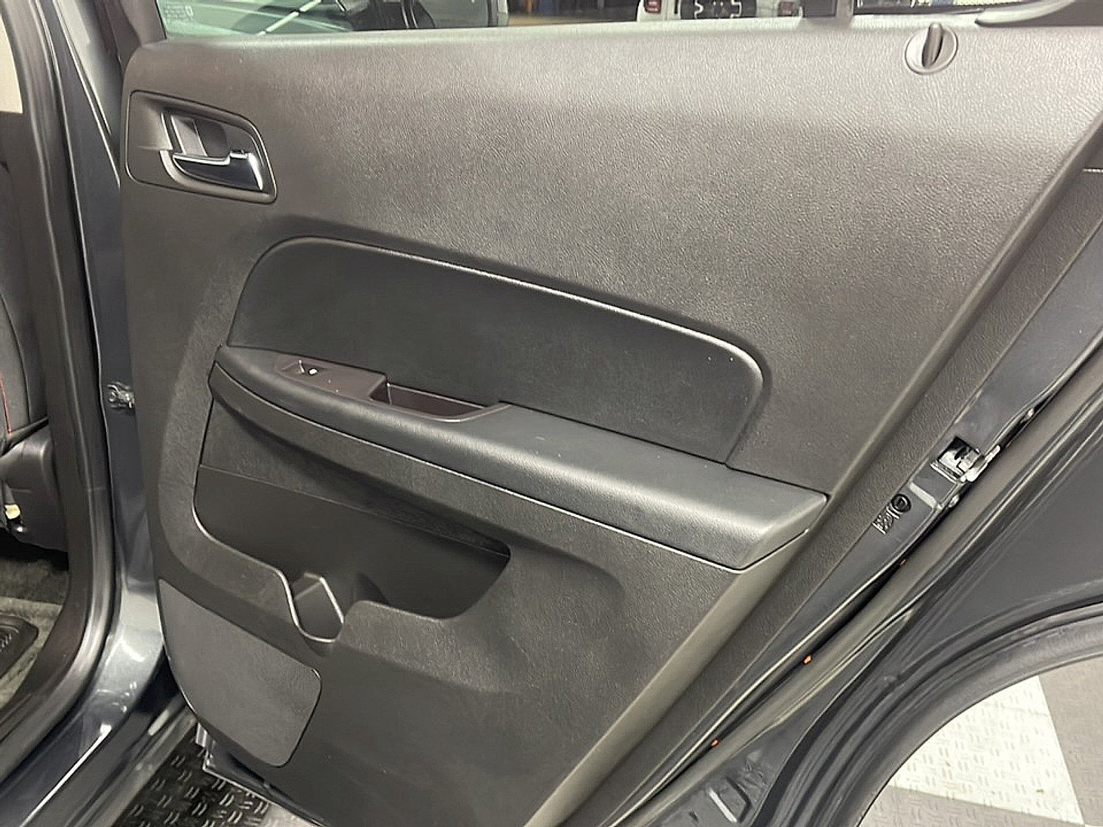 Used 2017 Chevrolet Equinox LT w/ Convenience Package FWD image 18