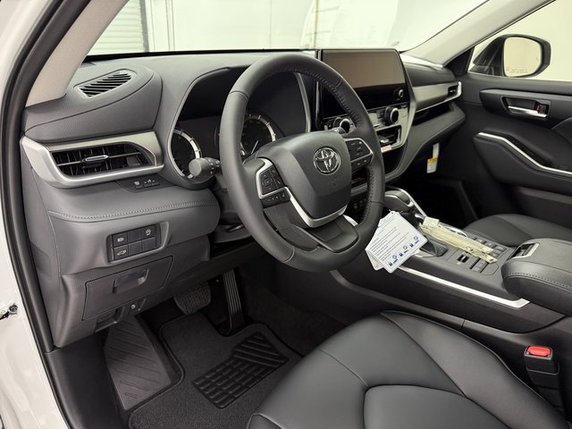 New 2026 Toyota Highlander XLE image 7