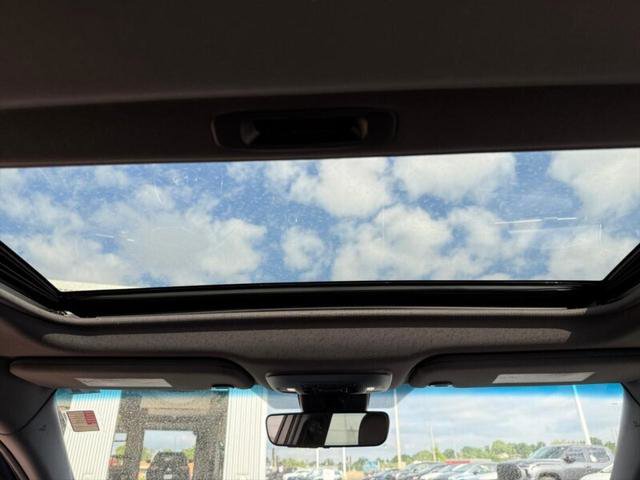 Certified 2021 Toyota Avalon XSE image 18