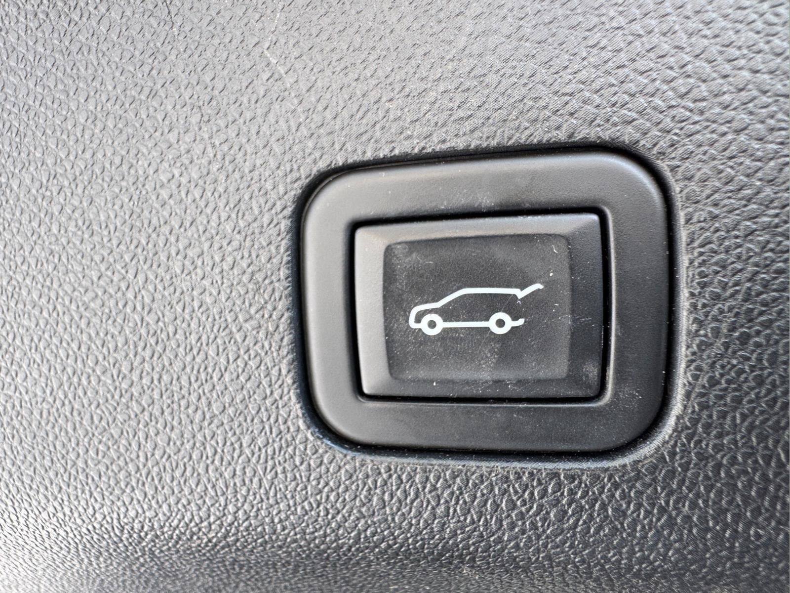 Used 2023 Chevrolet Tahoe Premier AWD/4WD image 13