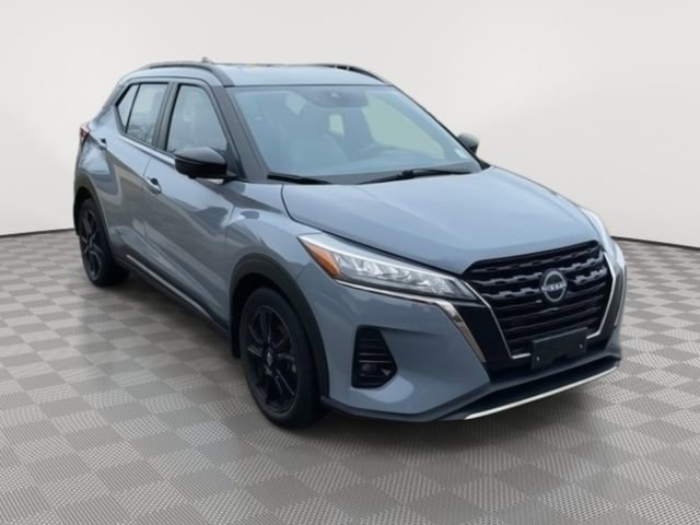 Used 2023 Nissan Kicks SR w/ SR Premium Package FWD image 4