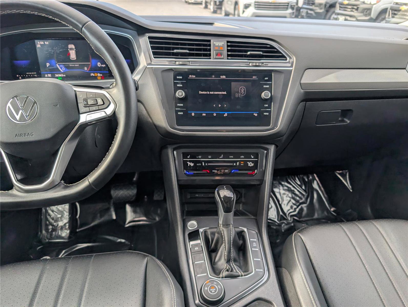 Used 2023 Volkswagen Tiguan SE w/ Panoramic Sunroof Package image 18