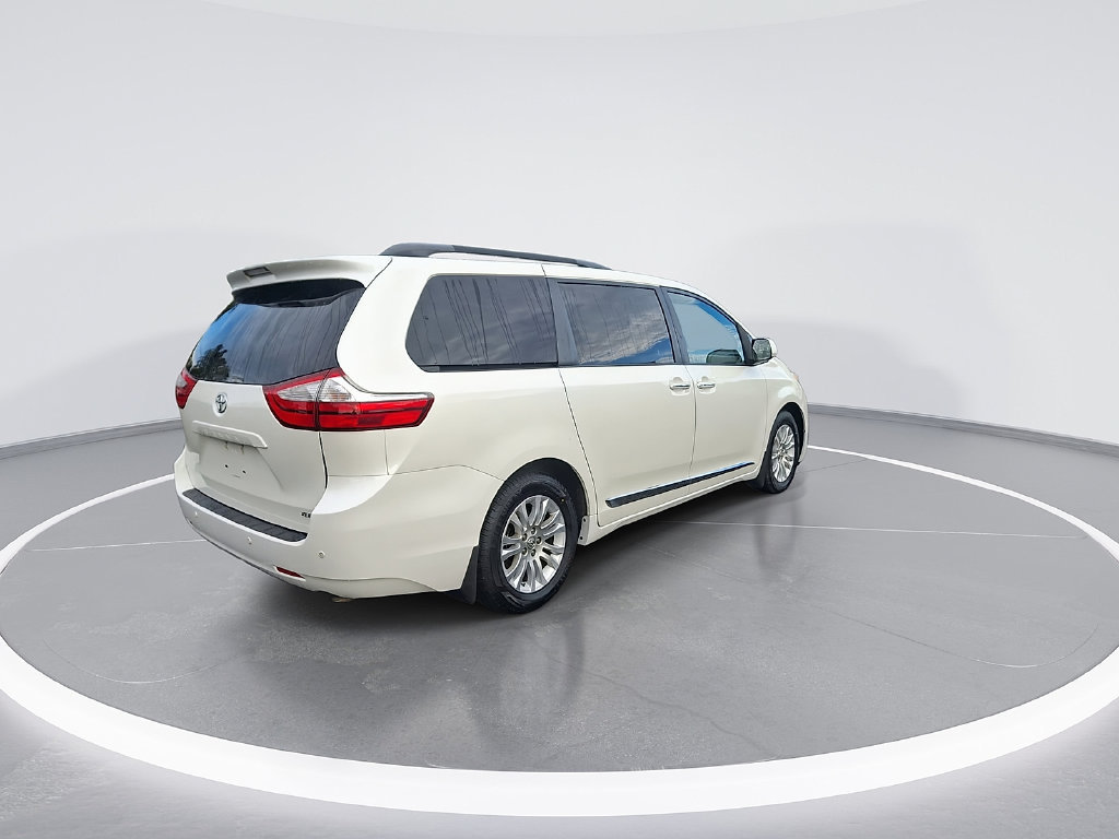 Used 2017 Toyota Sienna XLE w/ XLE Navigation Package FWD image 10