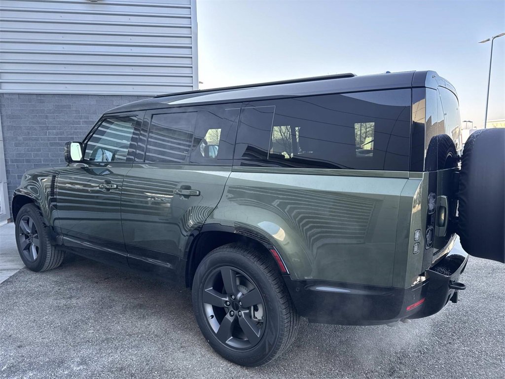 New 2026 Land Rover Defender 130 X-Dynamic SE image 4