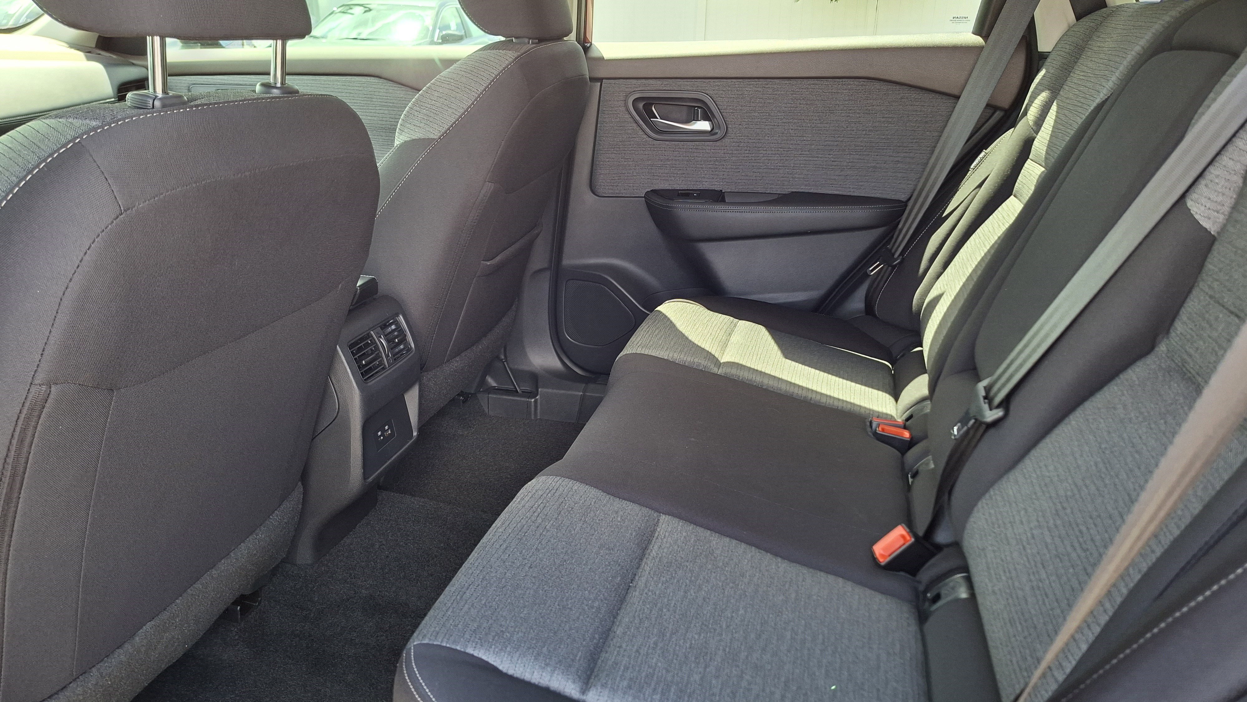 Used 2023 Nissan Rogue SV image 20