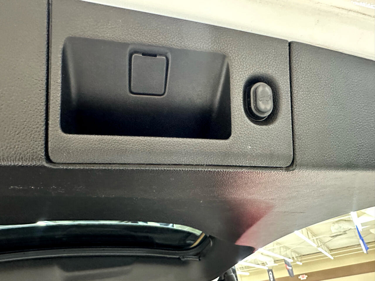 Used 2018 Cadillac Escalade Premium Luxury image 14