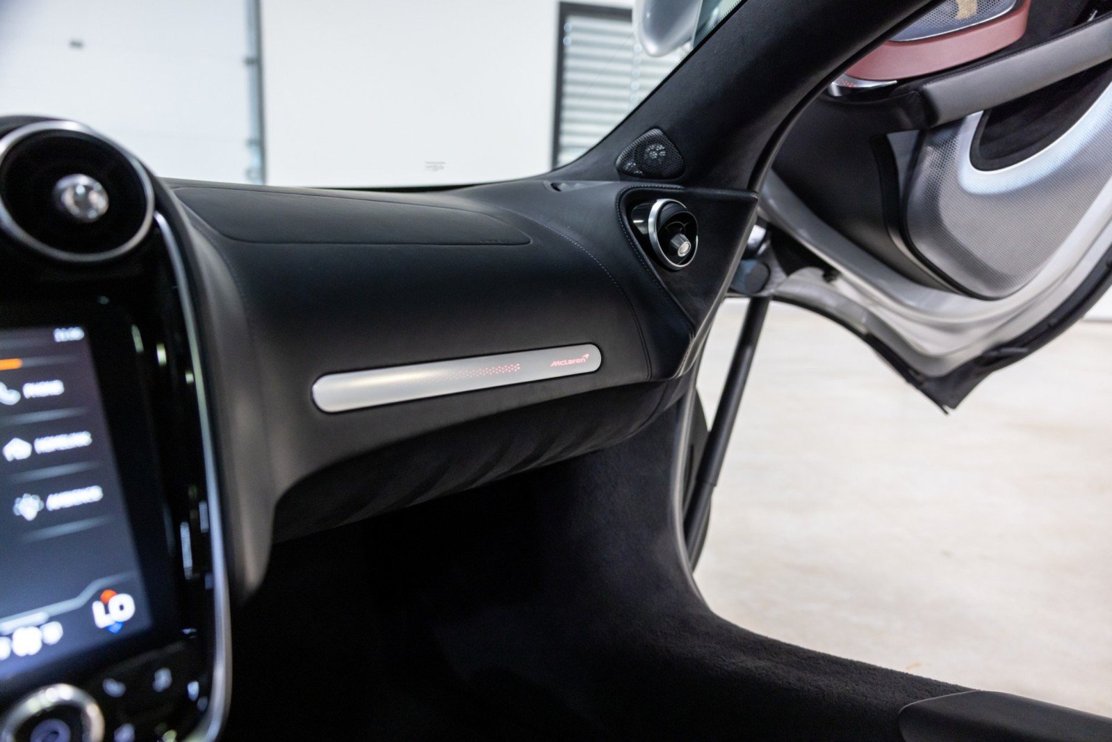Used 2022 McLaren GT RWD image 40