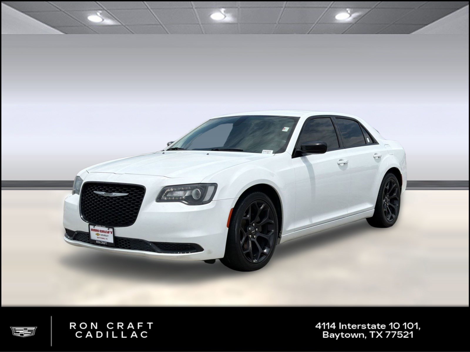 Used 2019 Chrysler 300 Touring w/ Sport Appearance Package RWD image 1