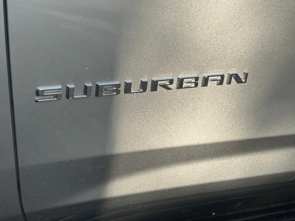 Used 2023 Chevrolet Suburban LT image 15