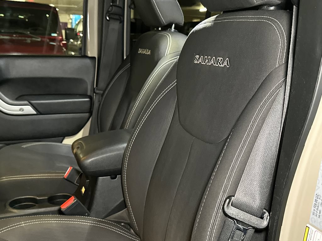 Used 2017 Jeep Wrangler Unlimited Sahara w/ Max Tow Package AWD/4WD image 16