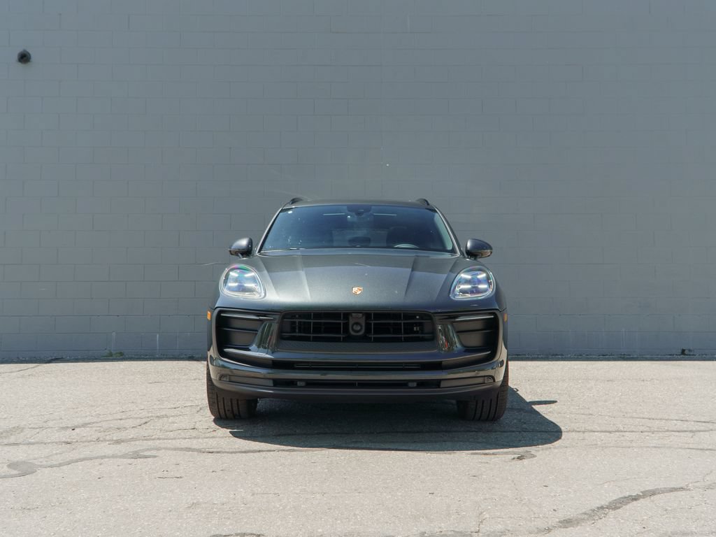 Certified 2026 Porsche Macan AWD/4WD image 10