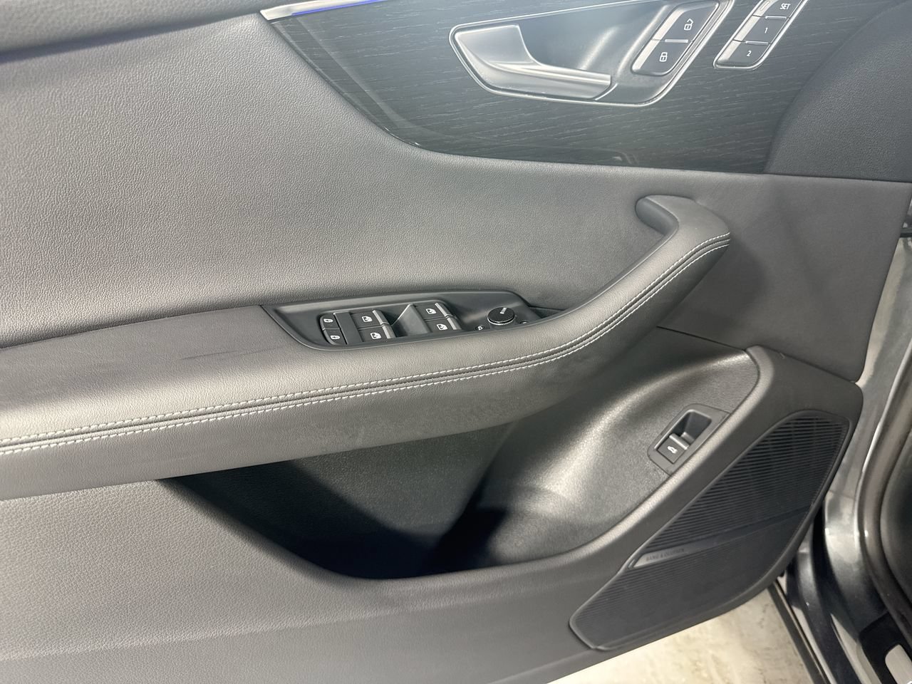 Used 2024 Audi Q8 Prestige w/ Prestige Package AWD/4WD image 27