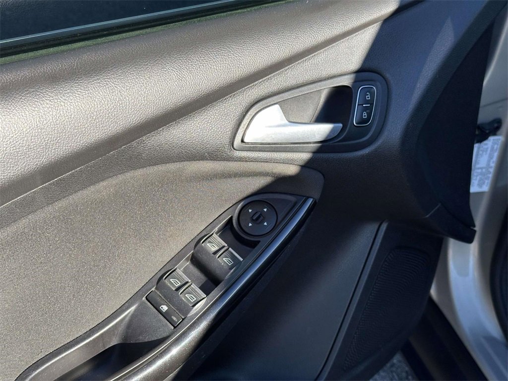 Used 2015 Ford Focus Titanium w/ Titanium Cold Weather Package image 18
