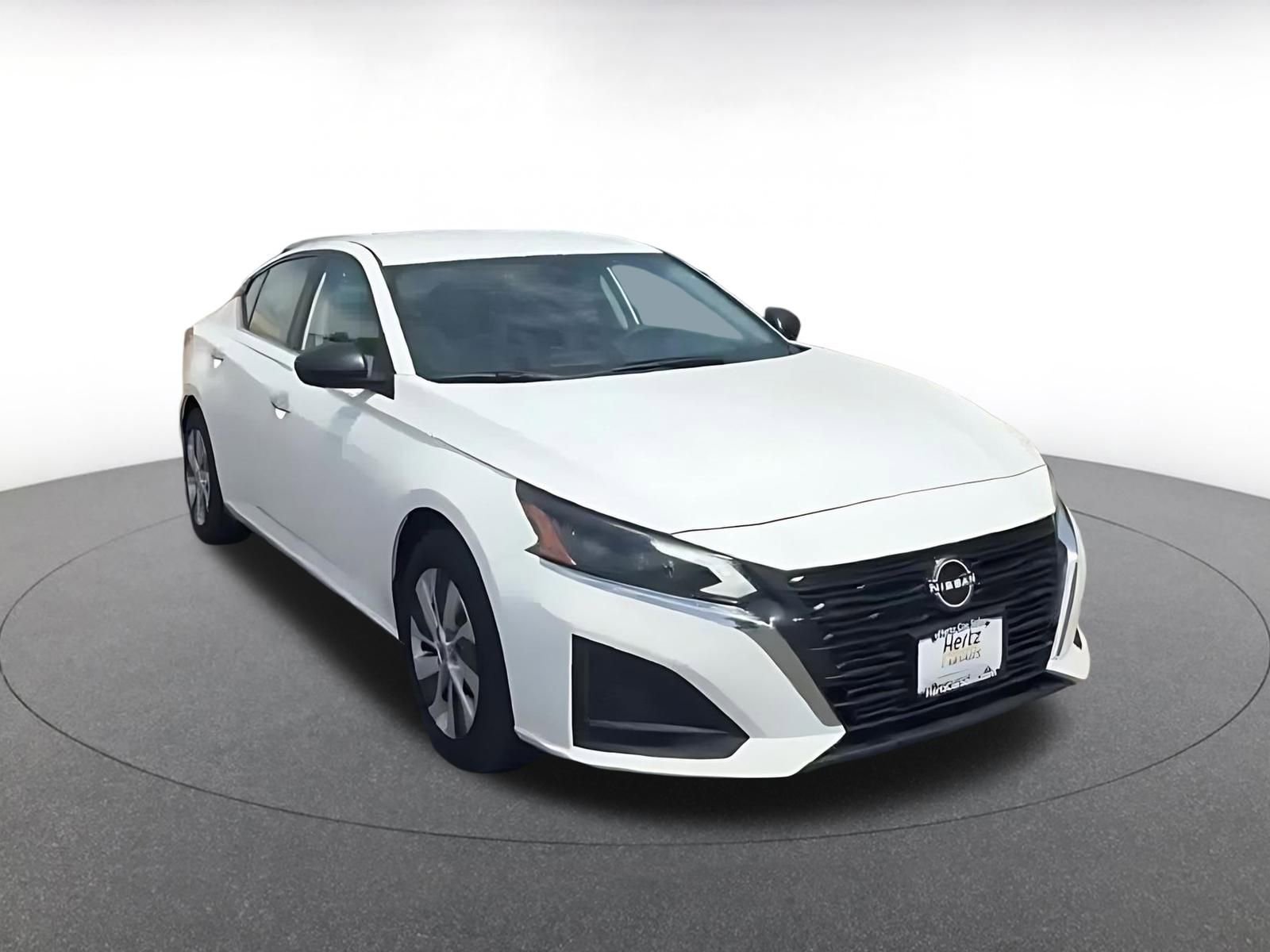 Used 2024 Nissan Altima 2.5 S image 3