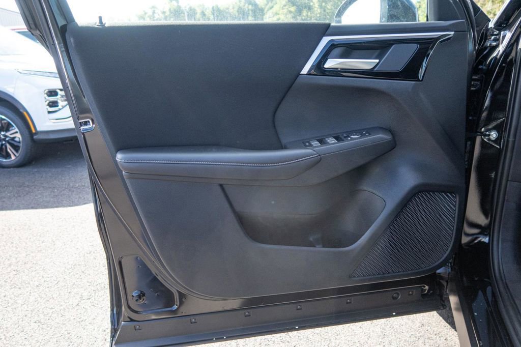 New 2024 Mitsubishi Outlander ES image 24