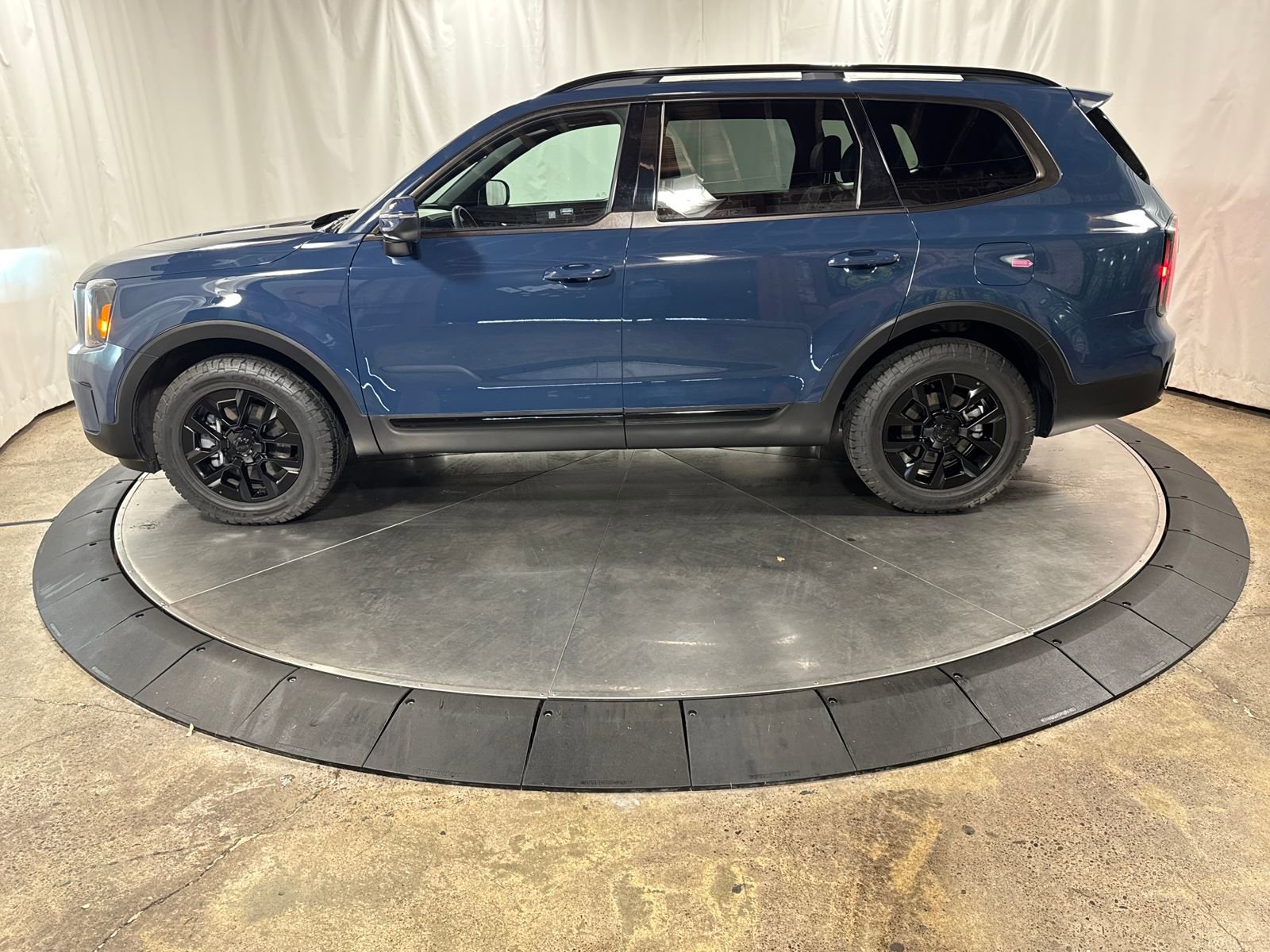 Used 2025 Kia Telluride AWD image 6