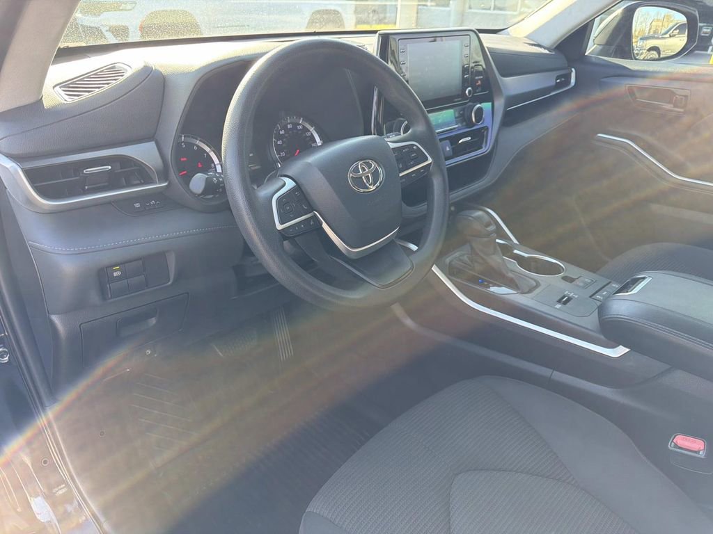Used 2022 Toyota Highlander L image 24