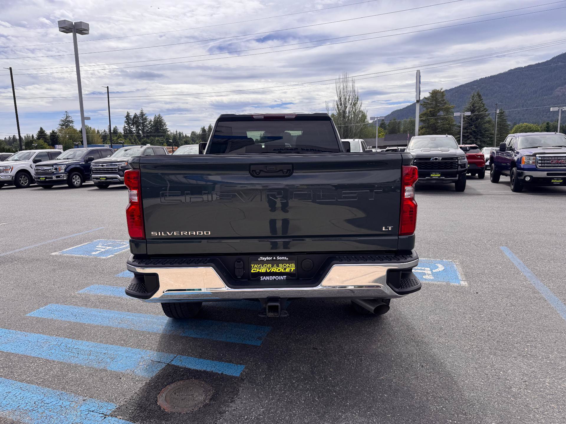 Used 2025 Chevrolet Silverado 3500 LT w/ Convenience Package AWD/4WD image 6