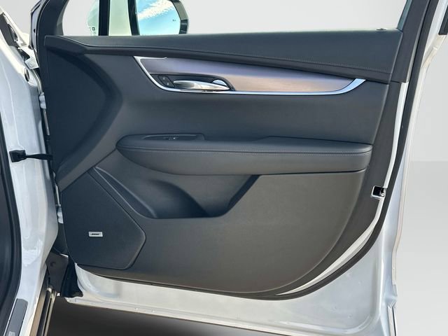 Used 2025 Cadillac XT6 Luxury image 23