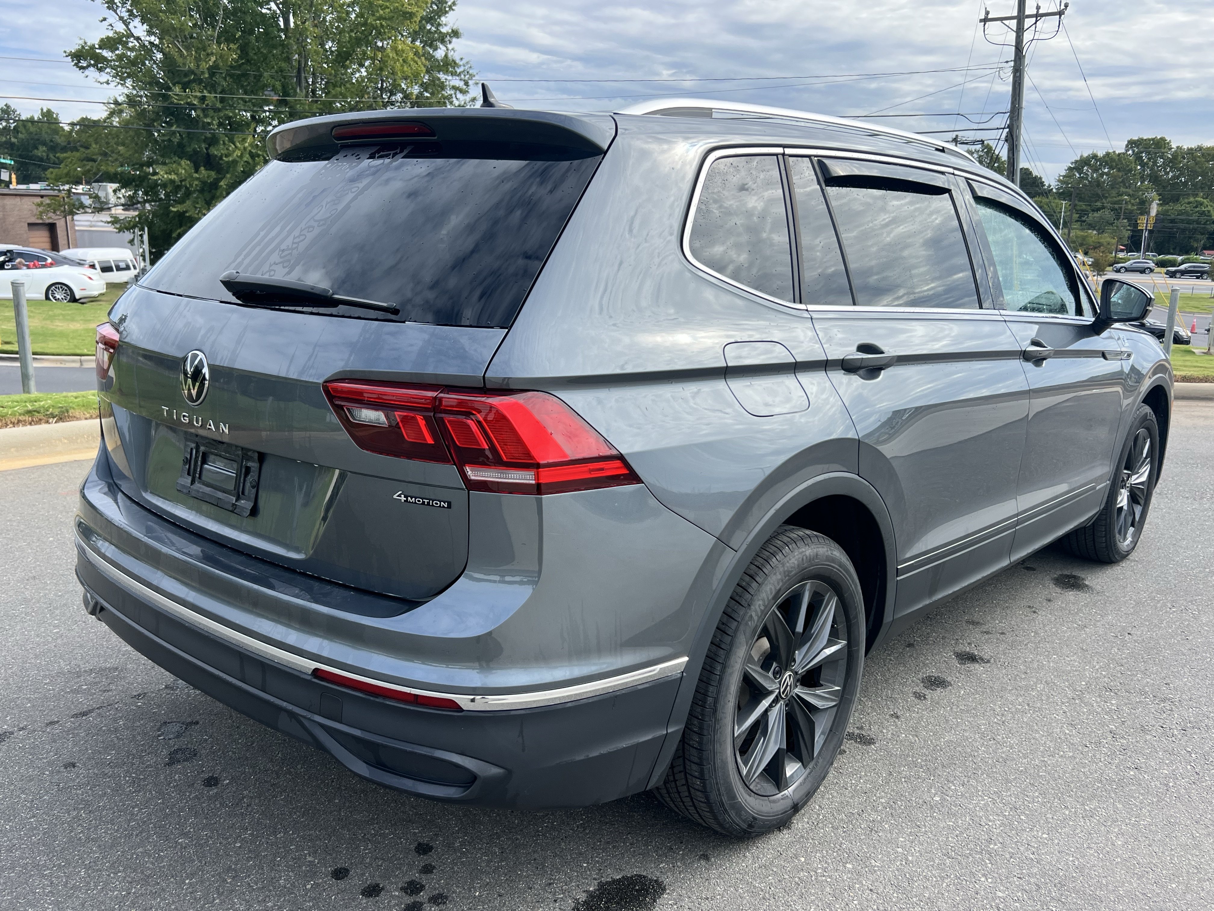 Used 2024 Volkswagen Tiguan SE AWD/4WD image 27
