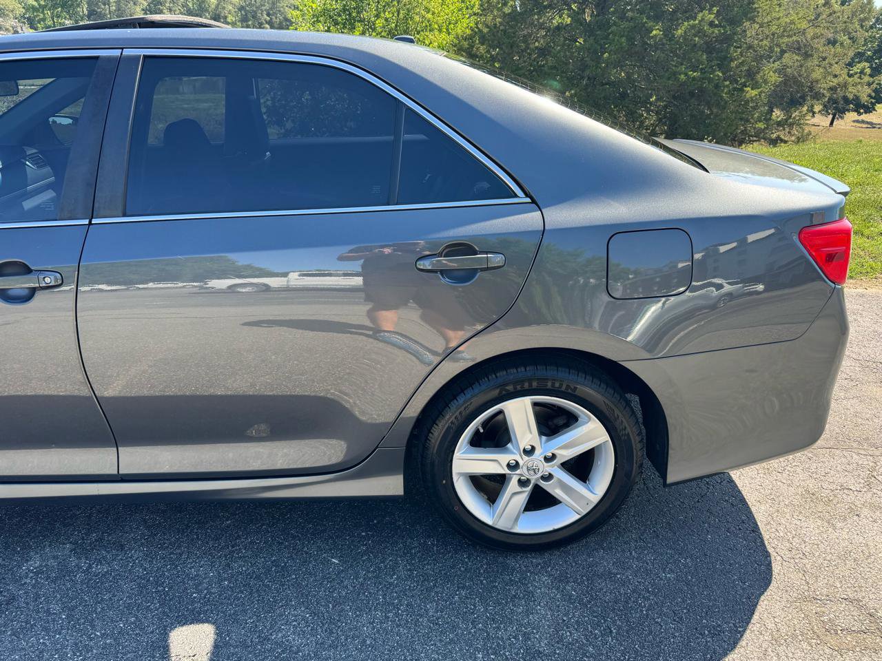 Used 2012 Toyota Camry SE FWD image 9