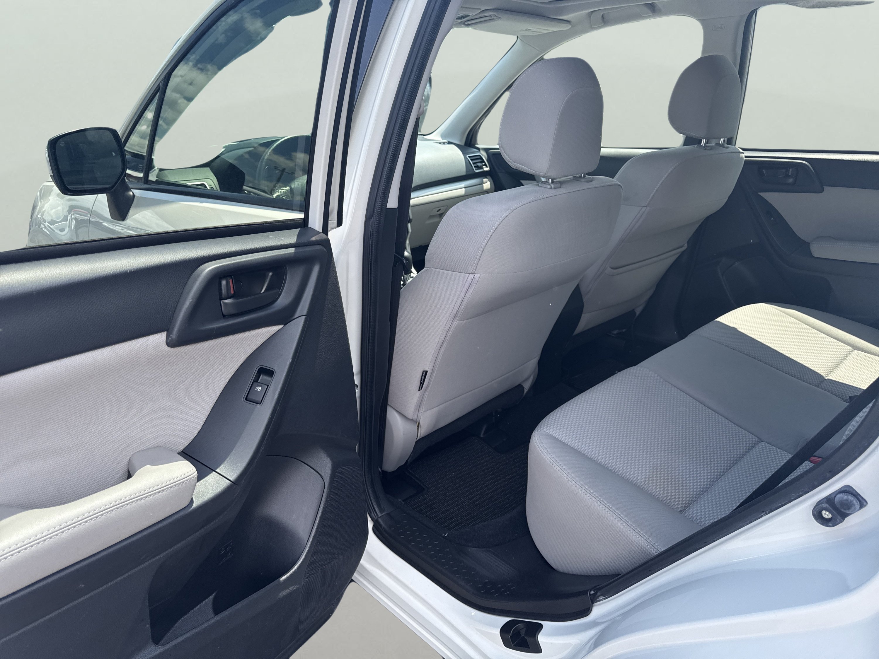 Used 2016 Subaru Forester 2.5i Premium w/ All-Weather Package AWD/4WD image 19