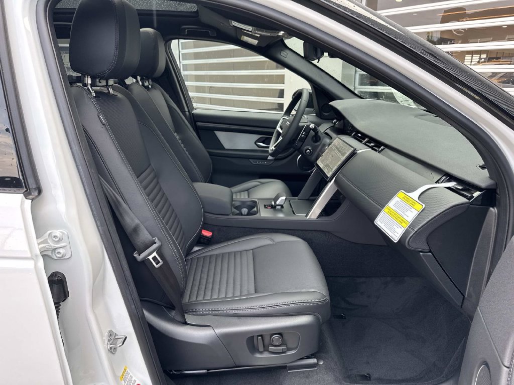 New 2026 Land Rover Discovery Sport Landmark AWD/4WD image 10